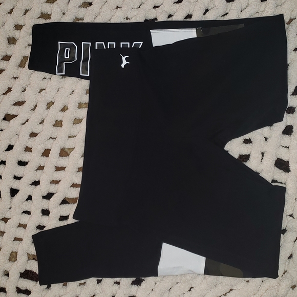 PINK Yoga Black leggings. Camo/ white detail. - Picture 3 of 5